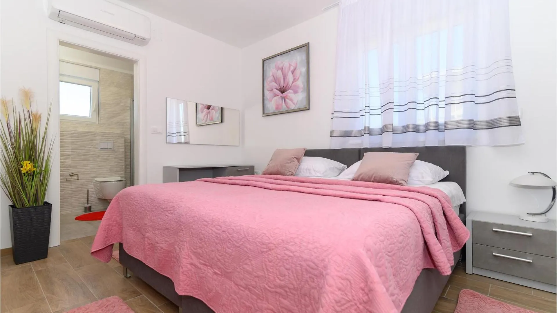 Beautiful Apartment In Seget Donji With Kitchen Trogir Croatia