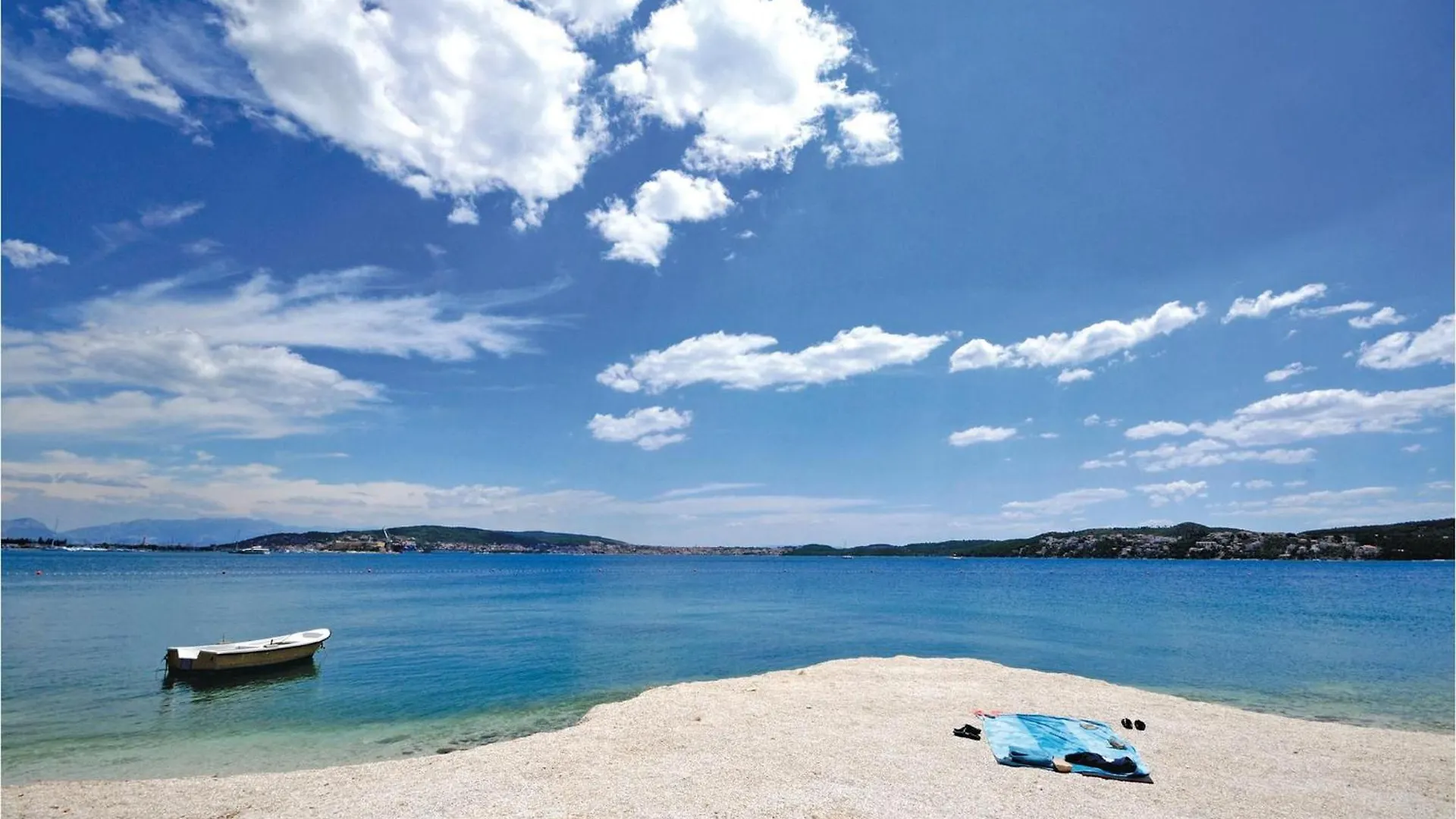 Beautiful Apartment In Seget Donji With Kitchen Trogir 0*,